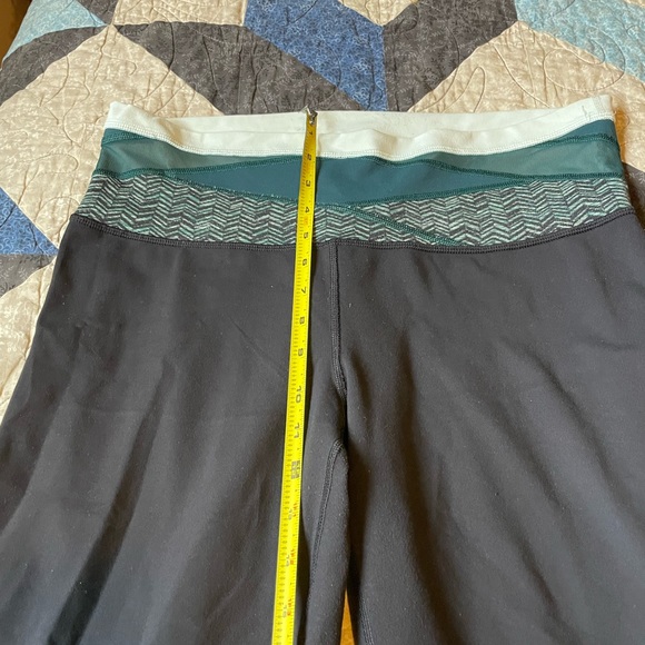 Lululemon flare like new🦋🌺☘️☘️ - Picture 5 of 12